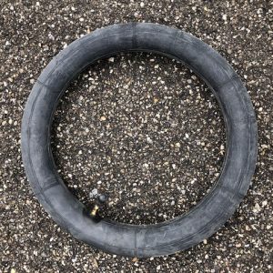 40. Binnenband 12,5 x 2,25 krom ventiel