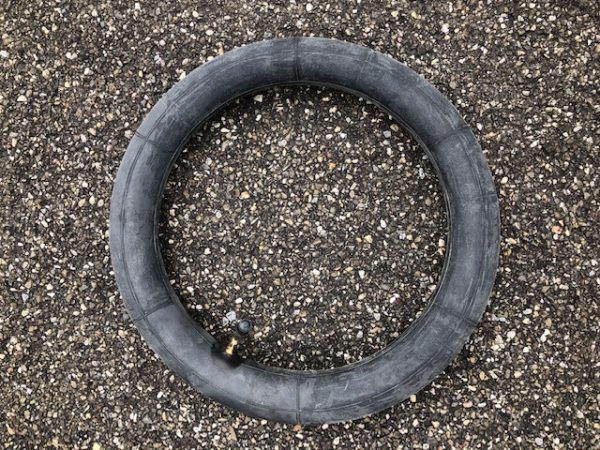 40. Binnenband 12,5 x 2,25 krom ventiel